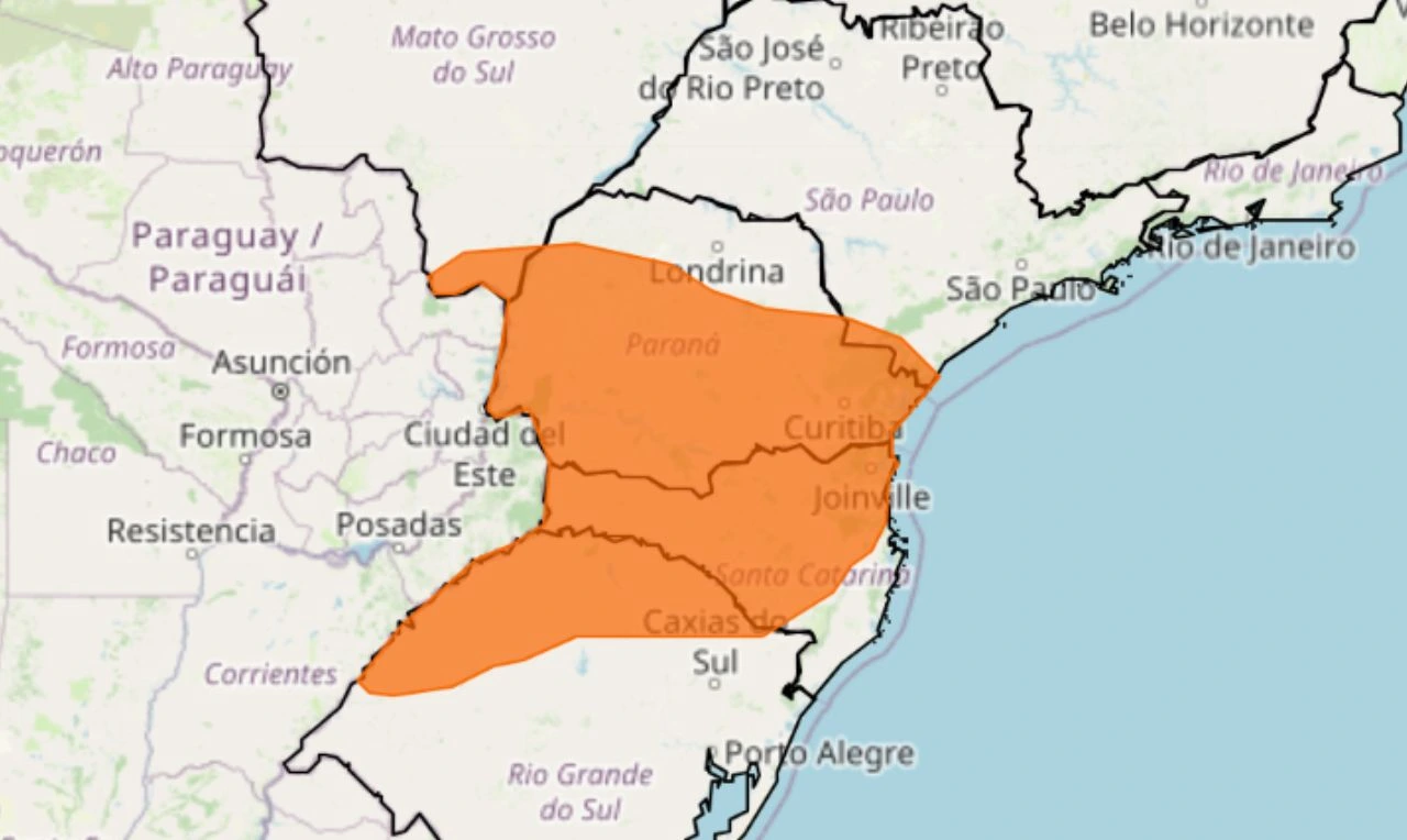 A imagem mostra um alerta laranja para tempestade, ventania e granizo nas regiões Centro-Oeste, Sudeste e Sul do país